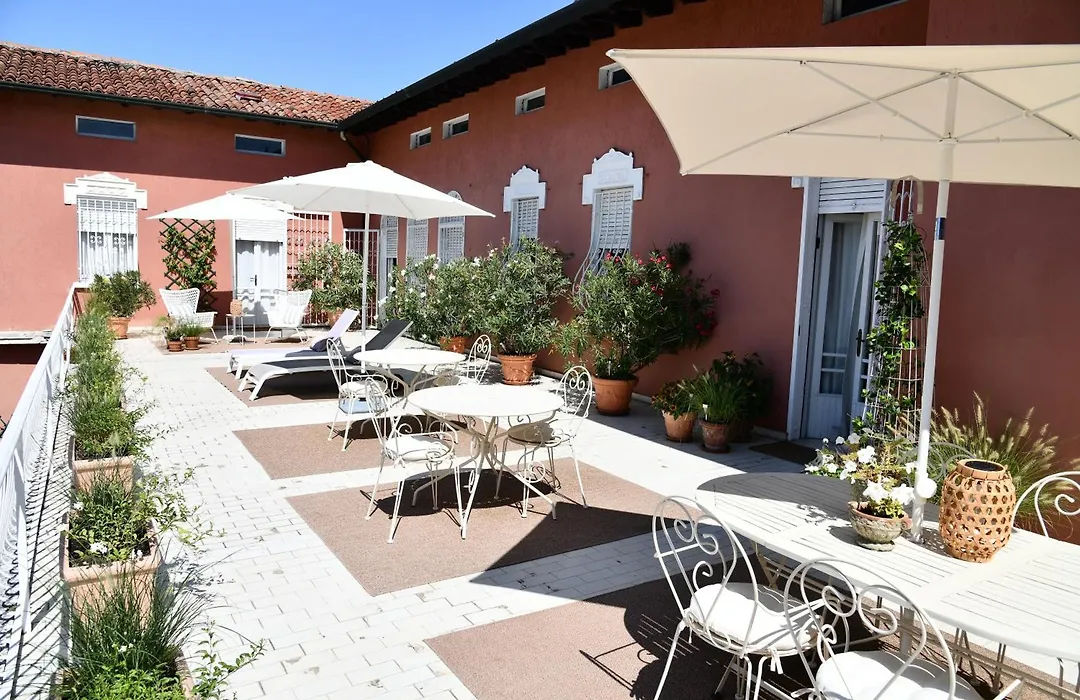 Villa House And Garden B&B-1
